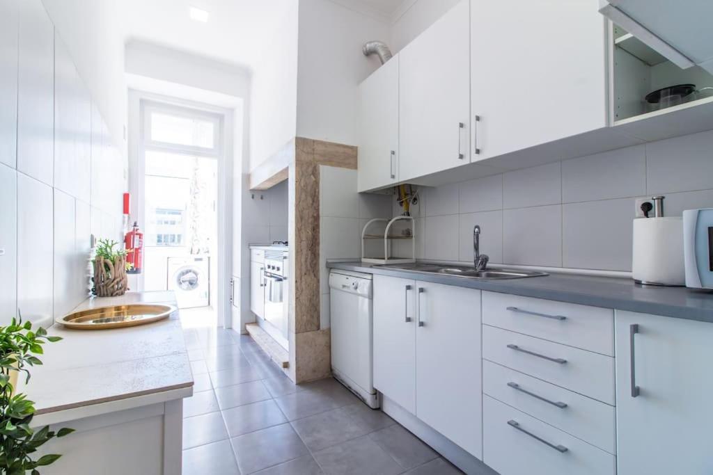Downtown 7 Bedroom Apartment - Liberdade Lisbon Luaran gambar